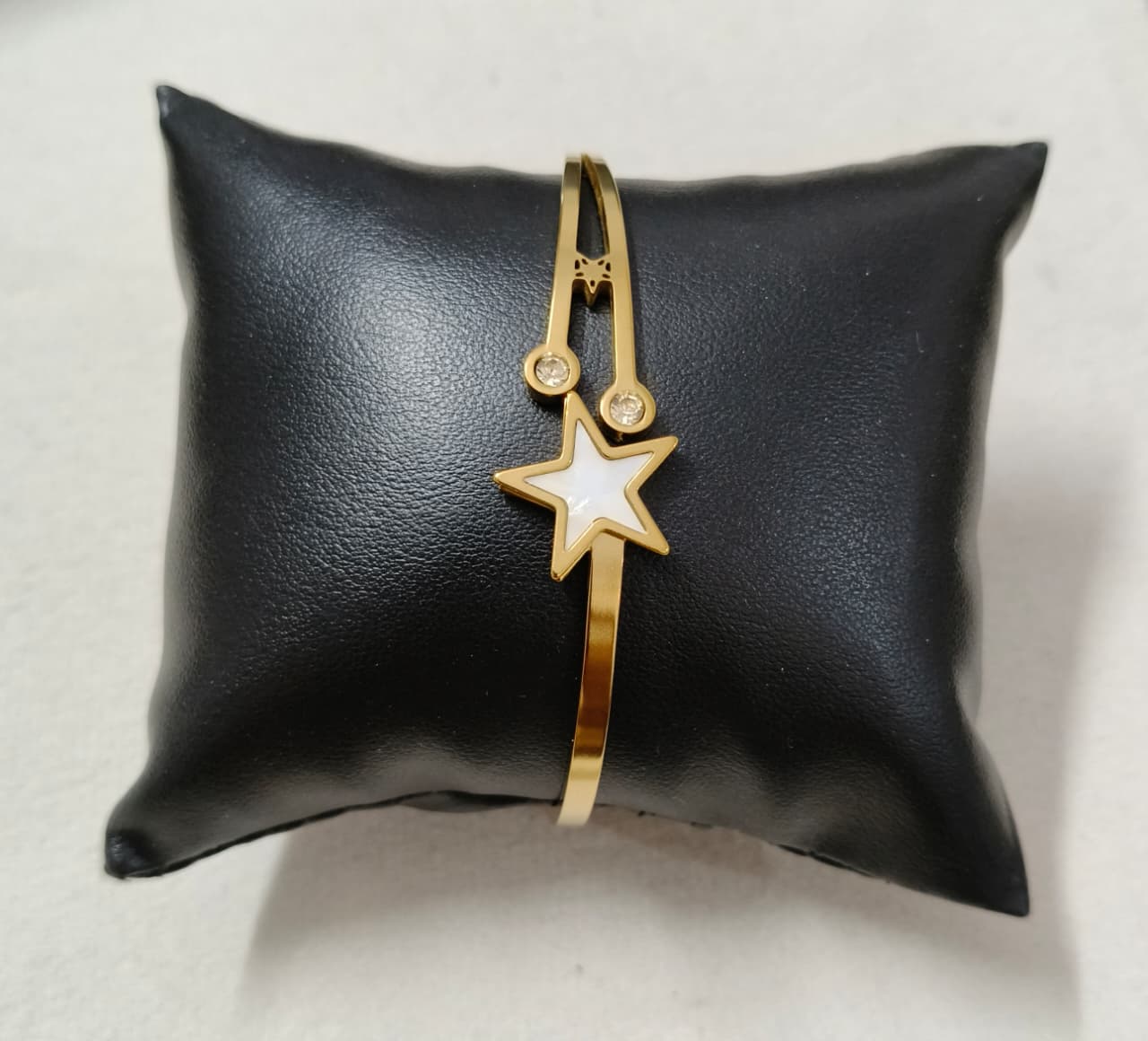 Star themed anti tarnish bangle style bracelet