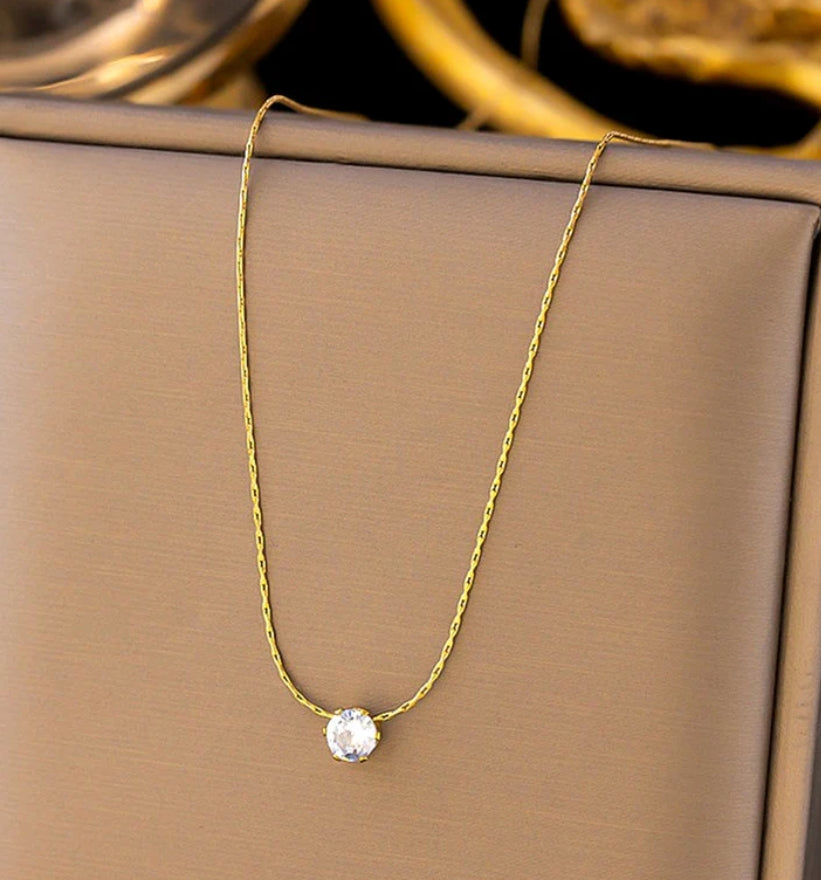 Ivy anti tarnish pendant