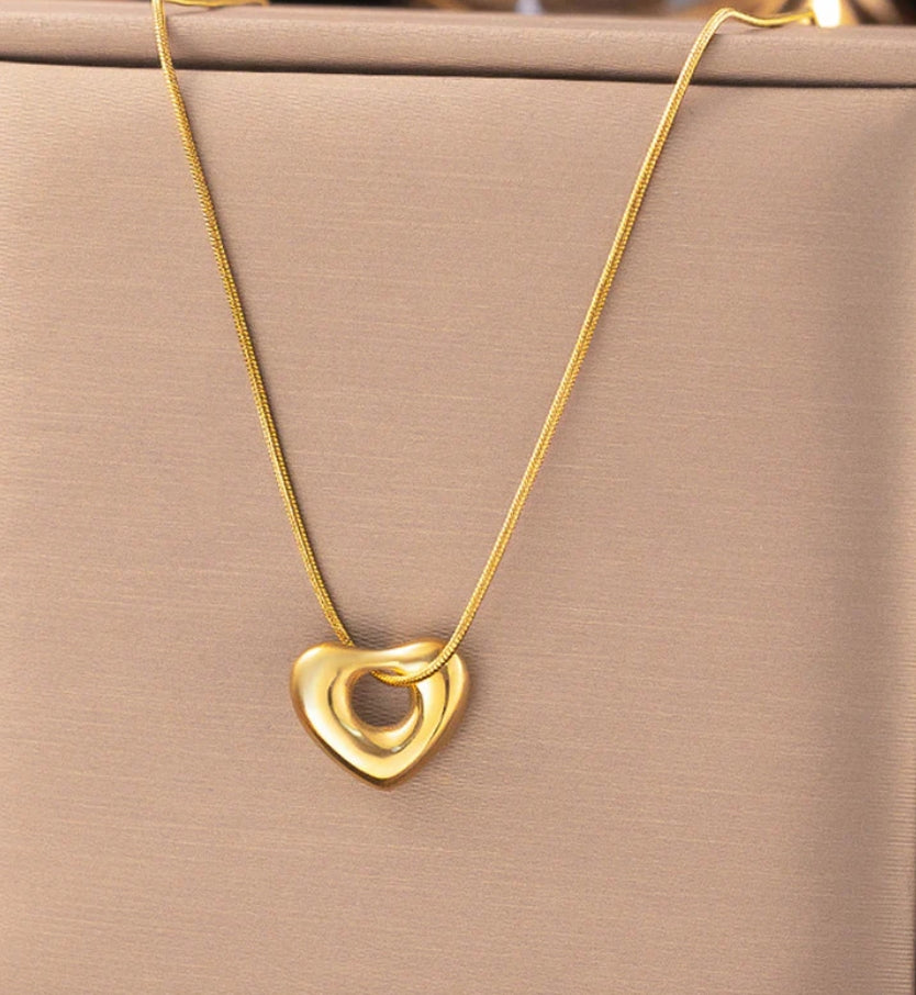 Swaying heart pendant