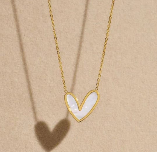 Tiny heart pendant