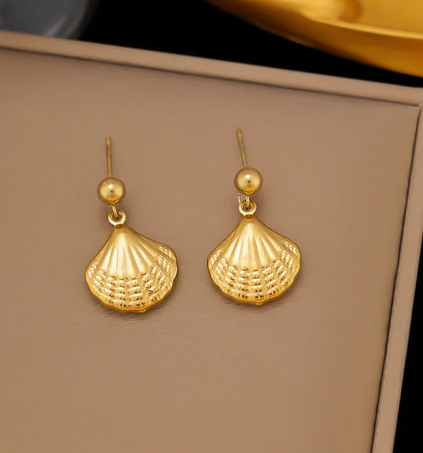 Shell themed drop earrings