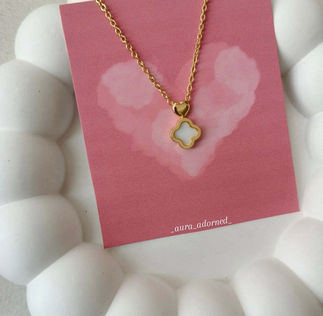 Mavery pendant
