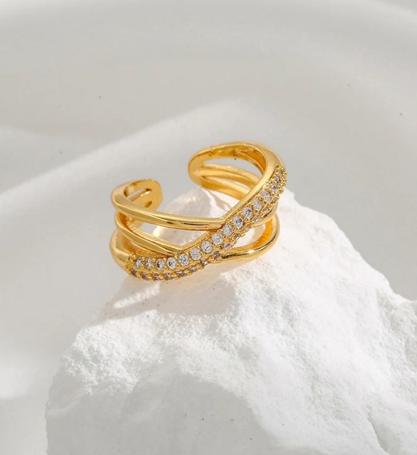 Shelly adjustable ring