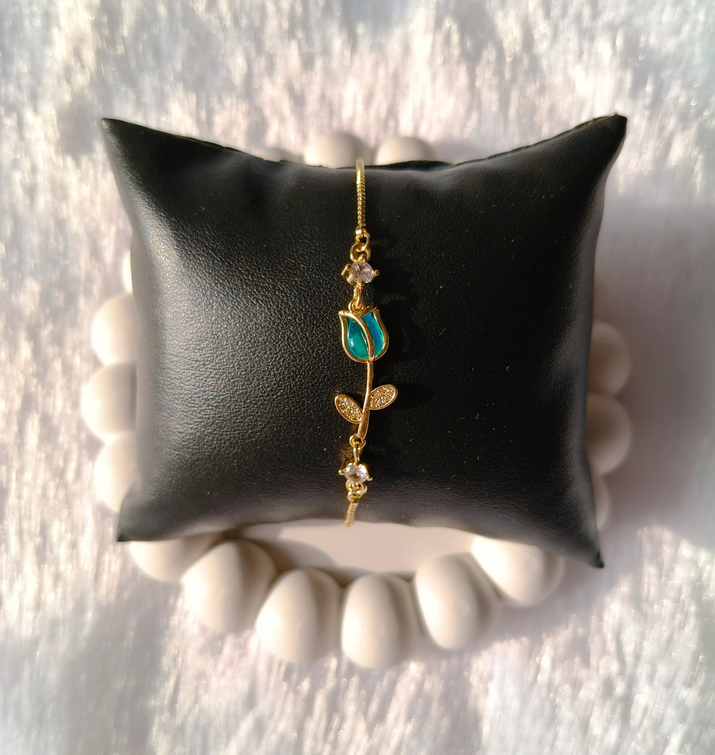 Belle adjustable tulip bracelet