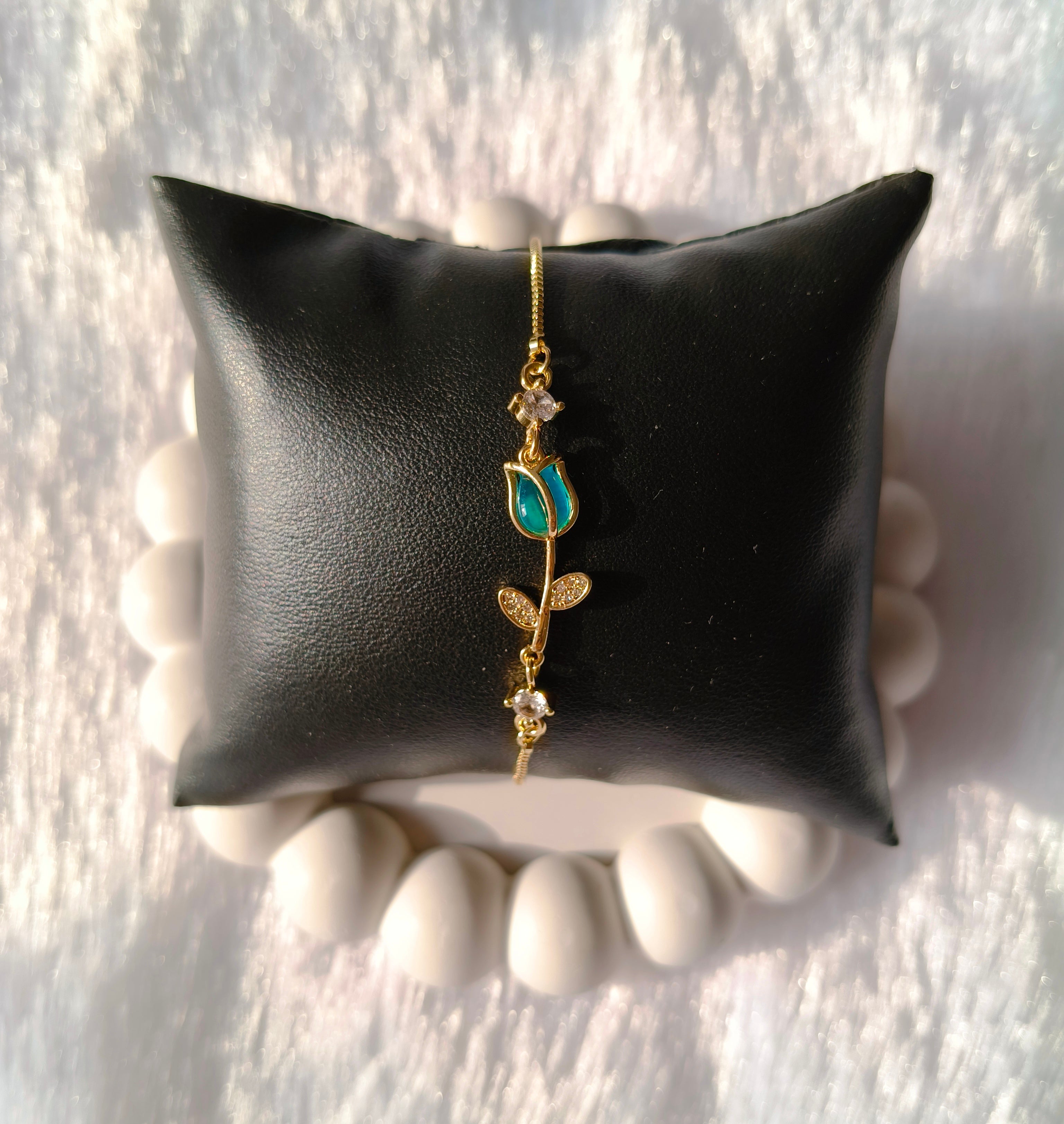 Belle adjustable tulip bracelet