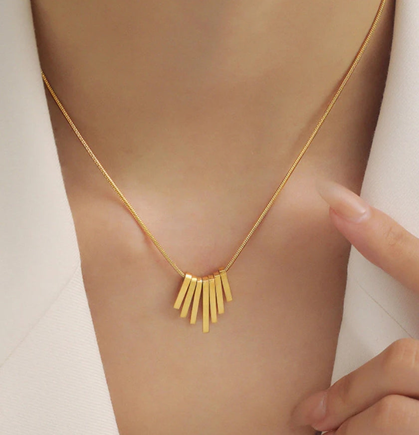 Belinna dangling stripes pendant