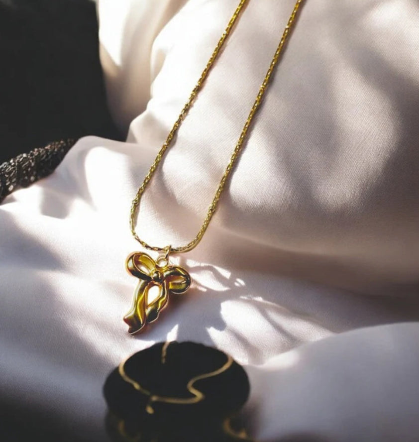 Viorra infinity bow pendant