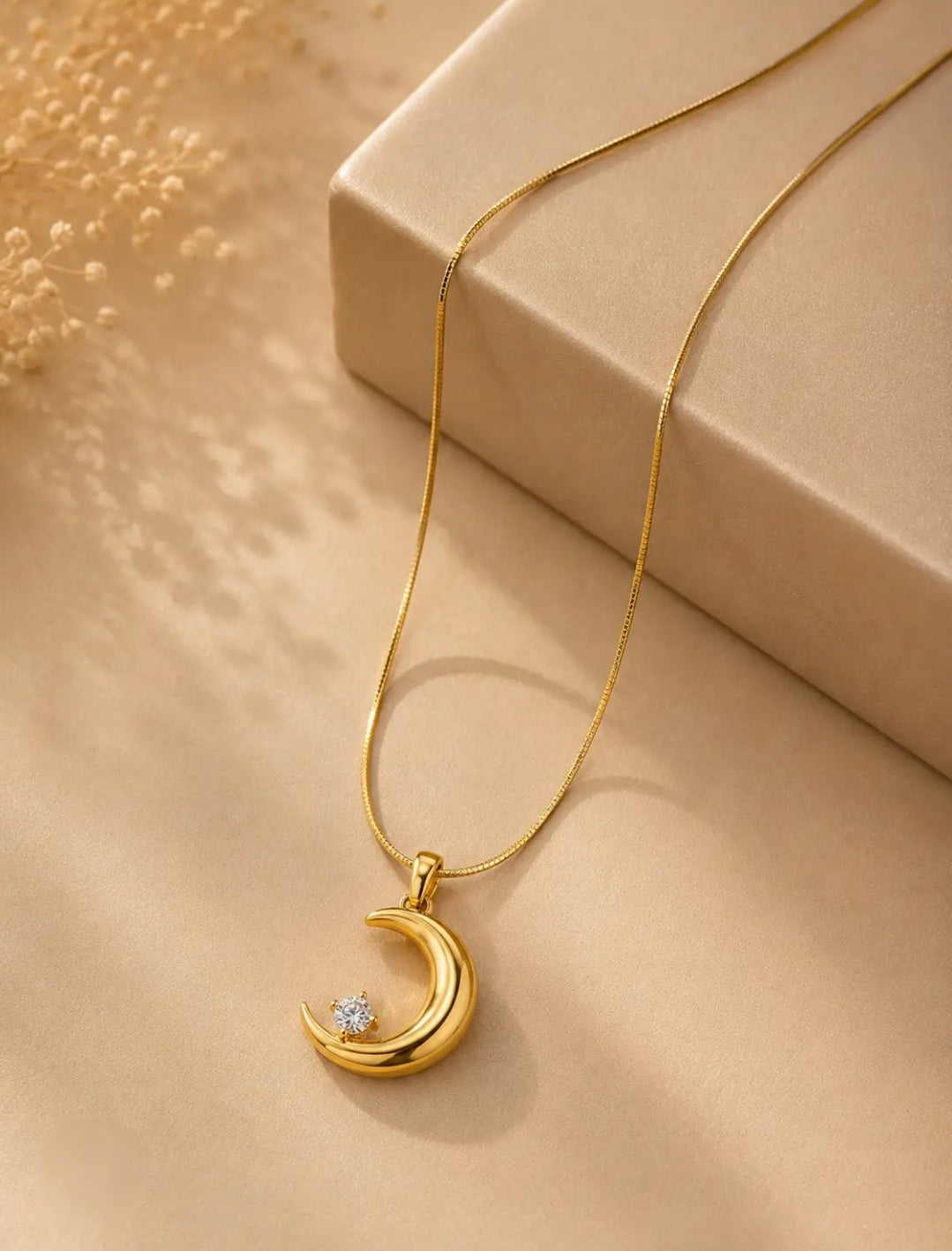 Jessy crescent moon pendant