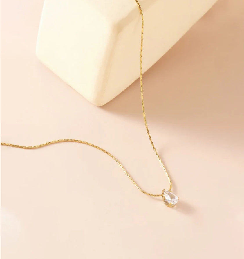 Edemmy tear drop pendant