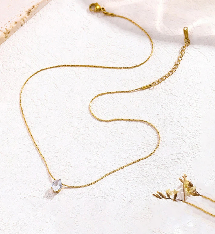 Edemmy tear drop pendant