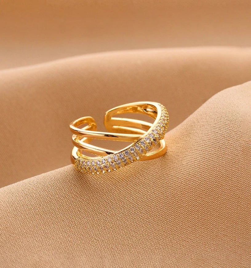 Shelly adjustable ring