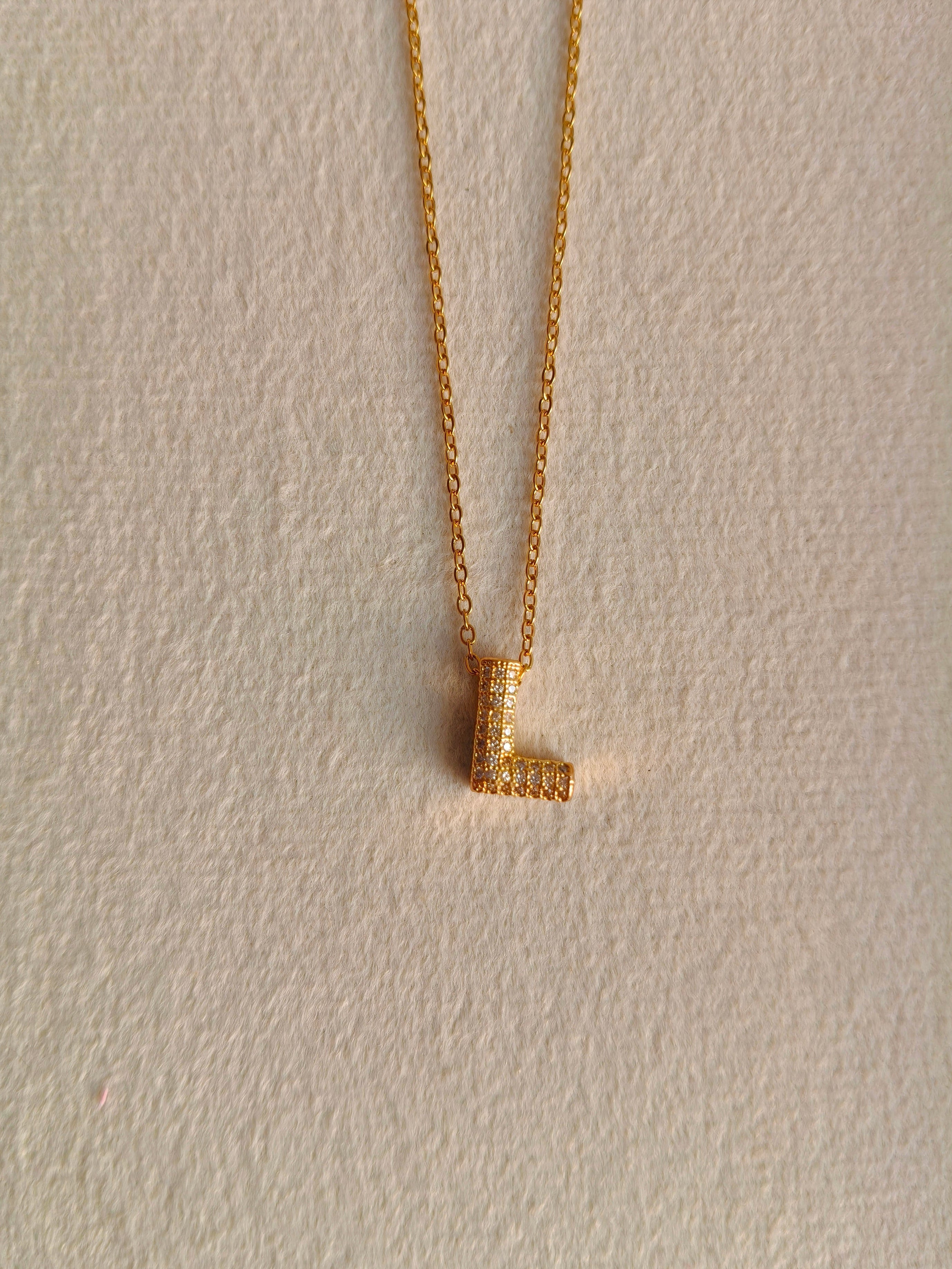 L initial pendant
