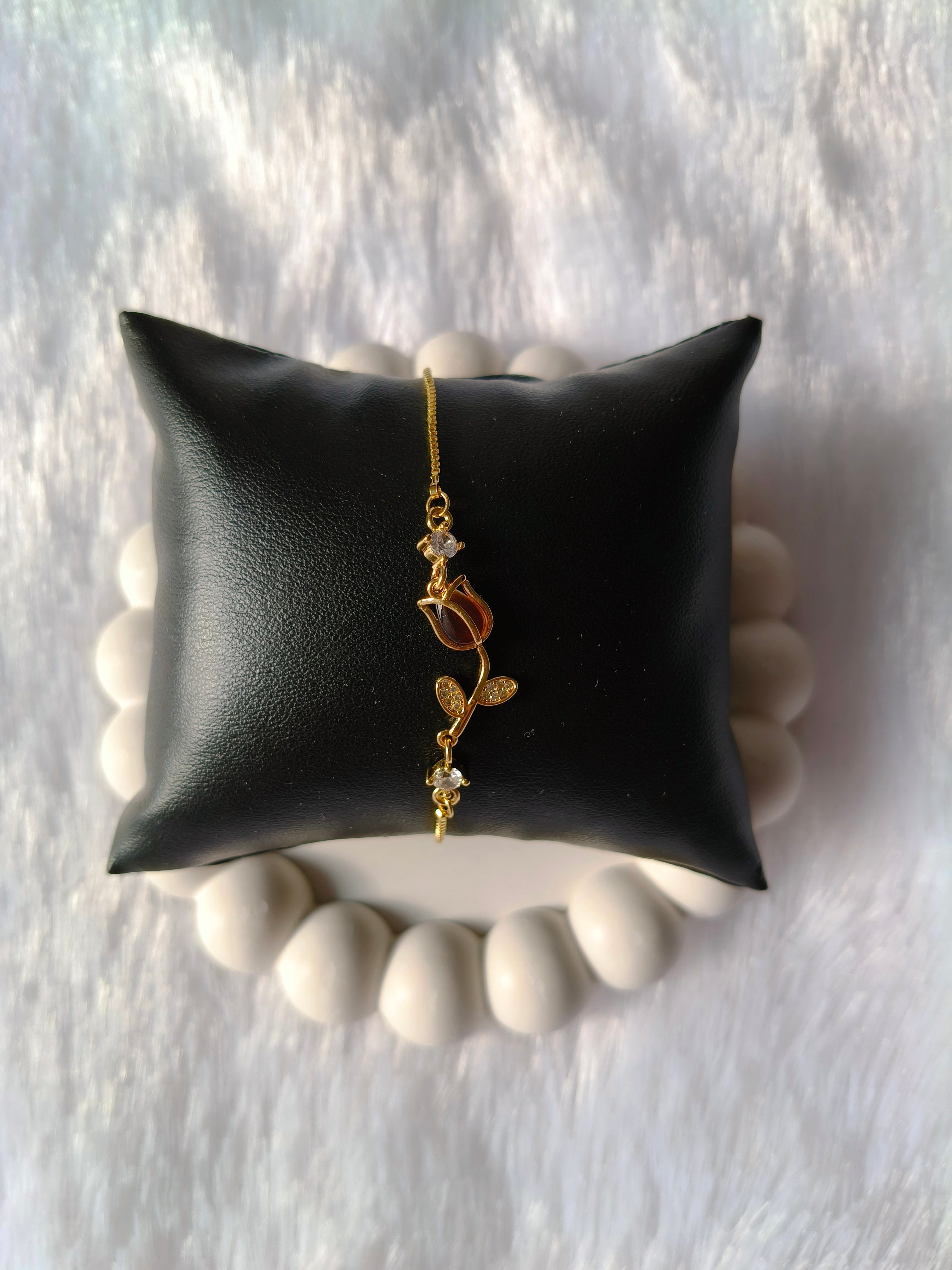 Zenny adjustable tulip bracelet