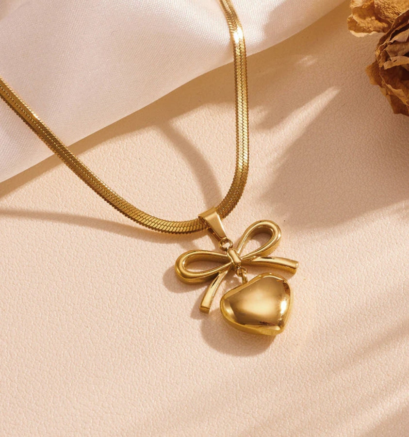 Bow n knot necklace