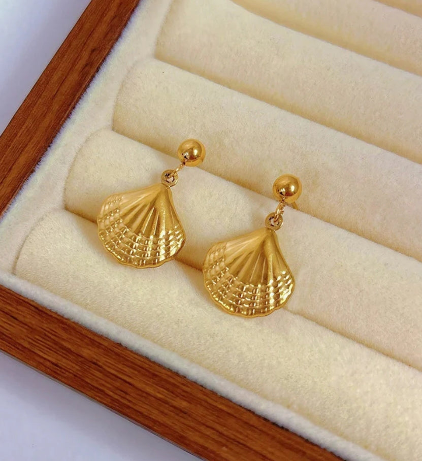 Shell themed drop earrings