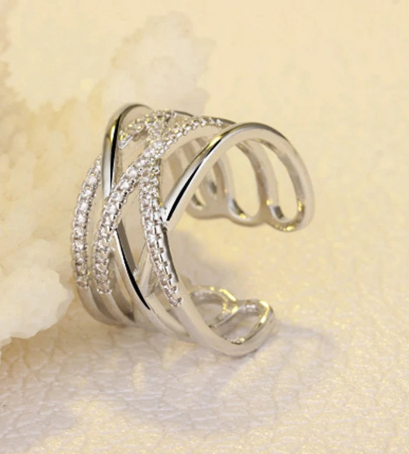 Geniora adjustable ring