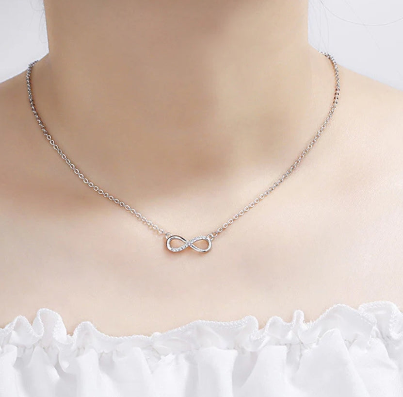 Kerryt infinity pendant