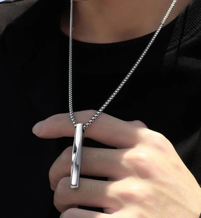 Daniel twisted bar pendant