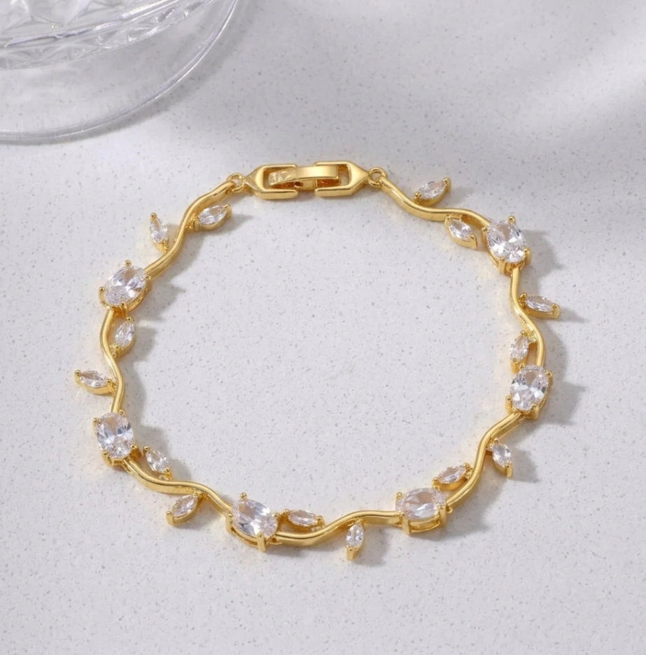 White tulip bracelet
