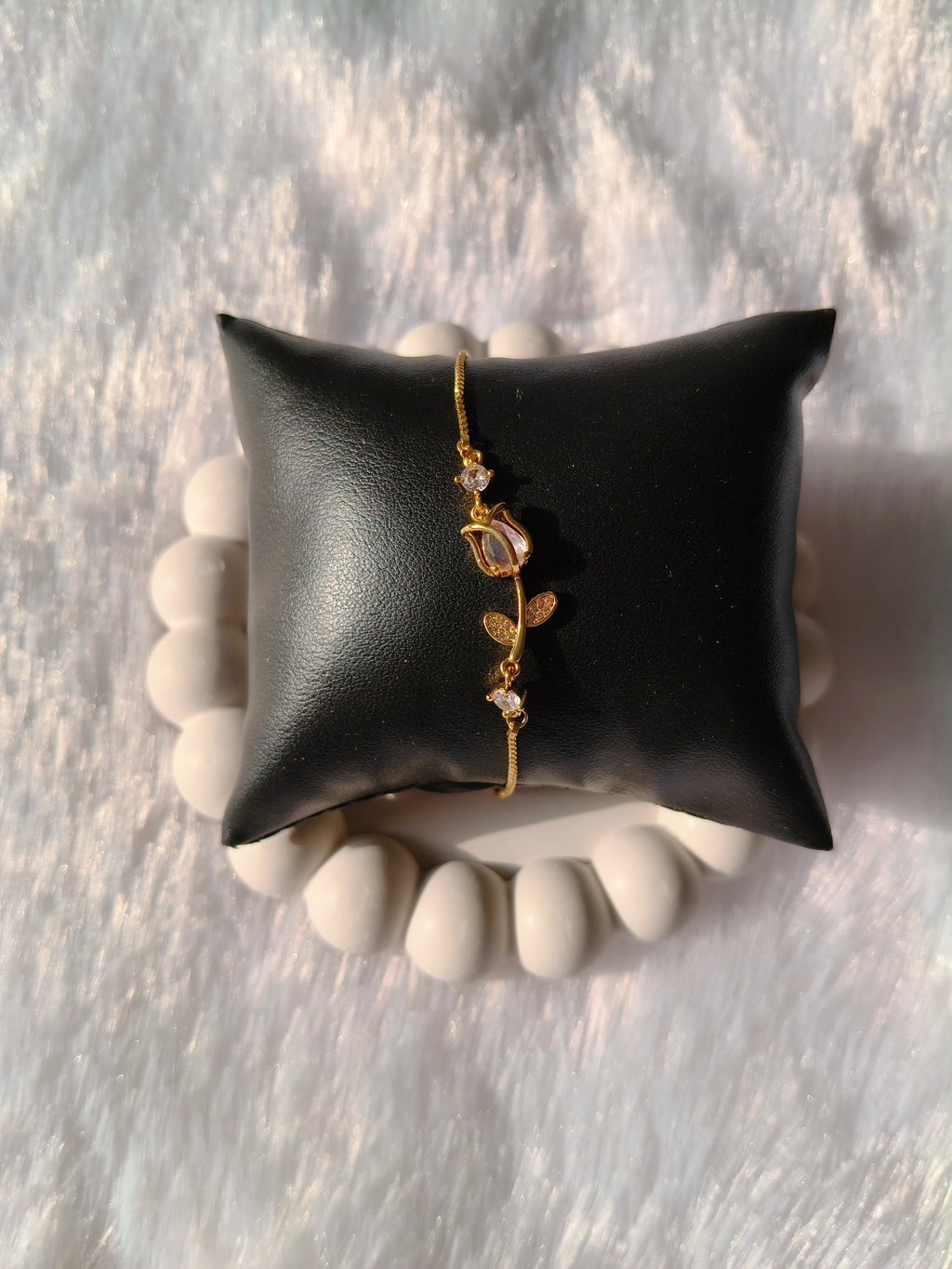 Joy adjustable tulip bracelet