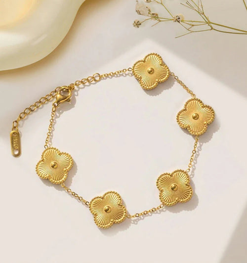 Celebry golden clover bracelet