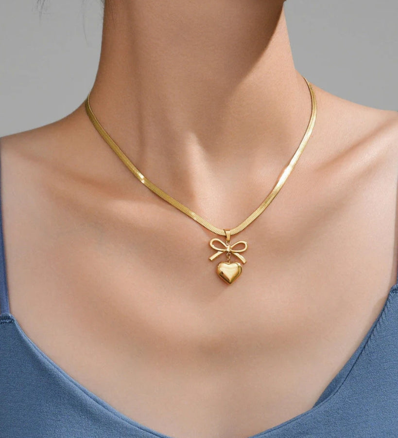 Bow n knot necklace