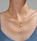 Bow n knot necklace