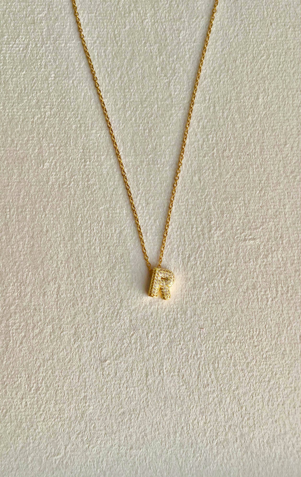 R initial pendant